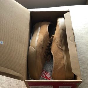 BRAND NEW Vans Authentic lite, light gum suede!!